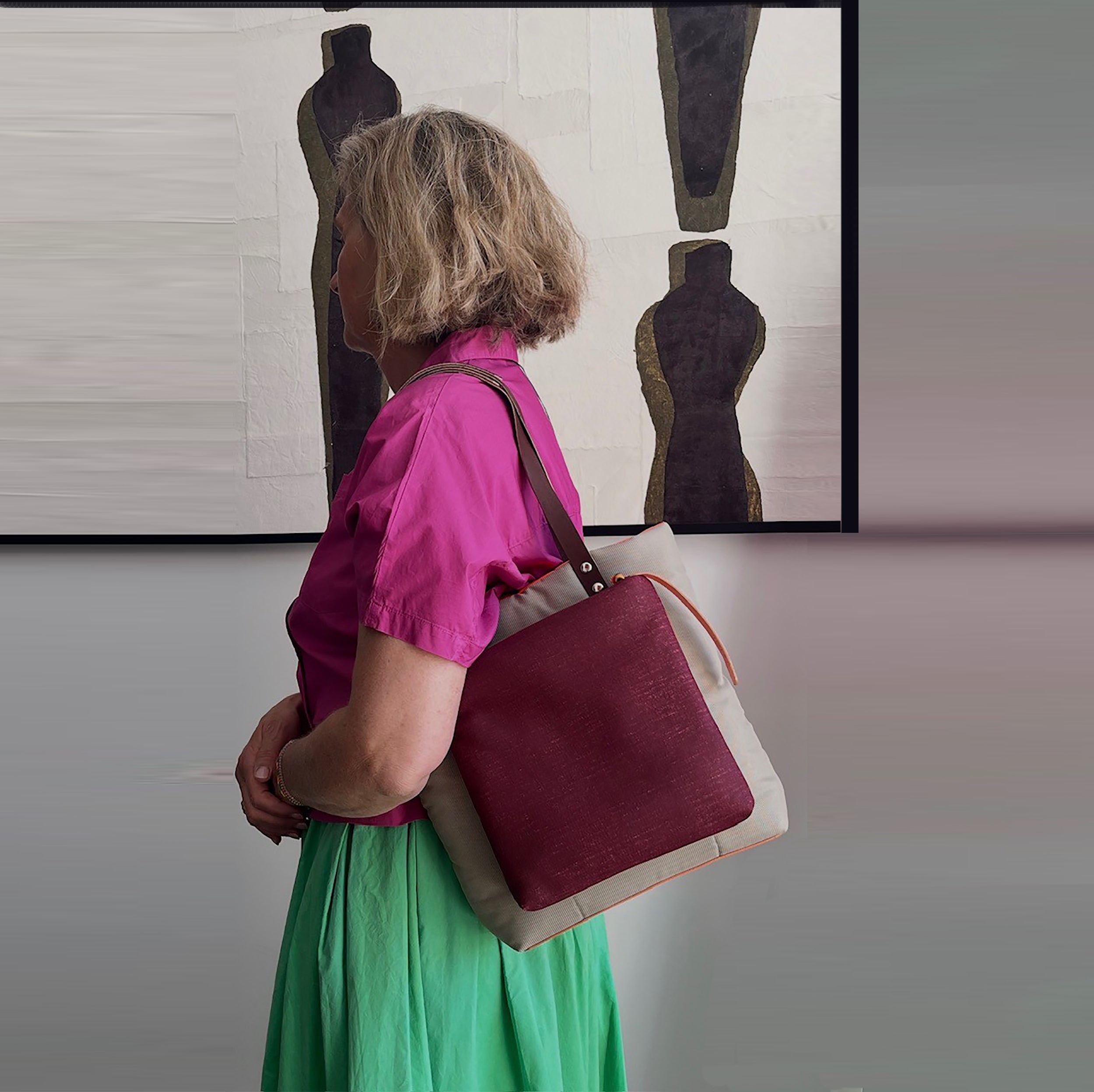 Saphir Tote bag design en toile recyclée bicolore avec poche en cuir bordeau texturé